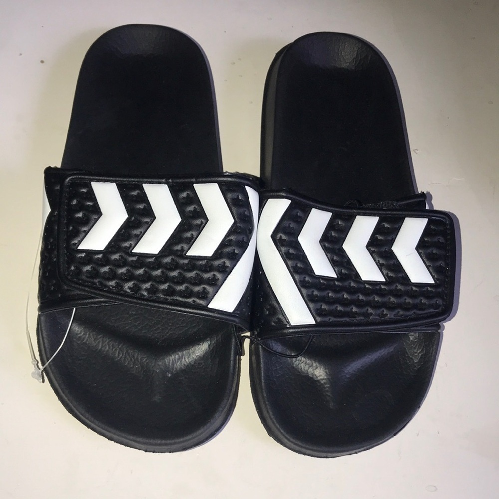 NWOT Boy’s Casual Slides